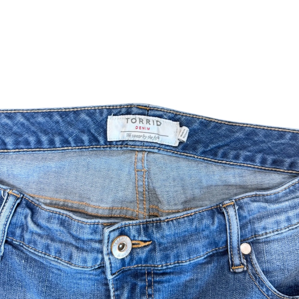 Torrid Jeans Women 18 Blue Denim Cropped Mid Rise Straight Leg Stretch Casual - Picture 3 of 7